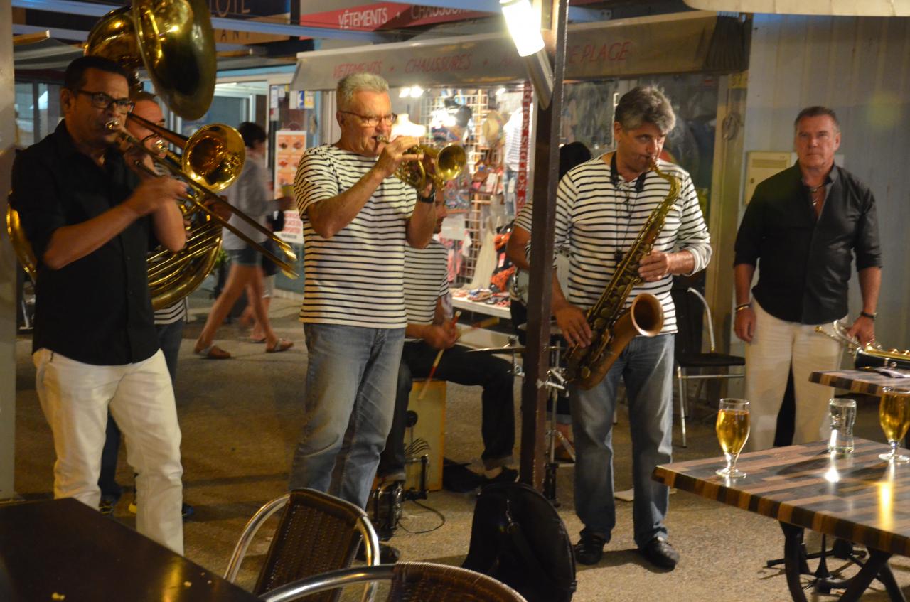 Guy Sanchez (sax), Jacques sallent (cornet), Laurent Ravi (tromb)